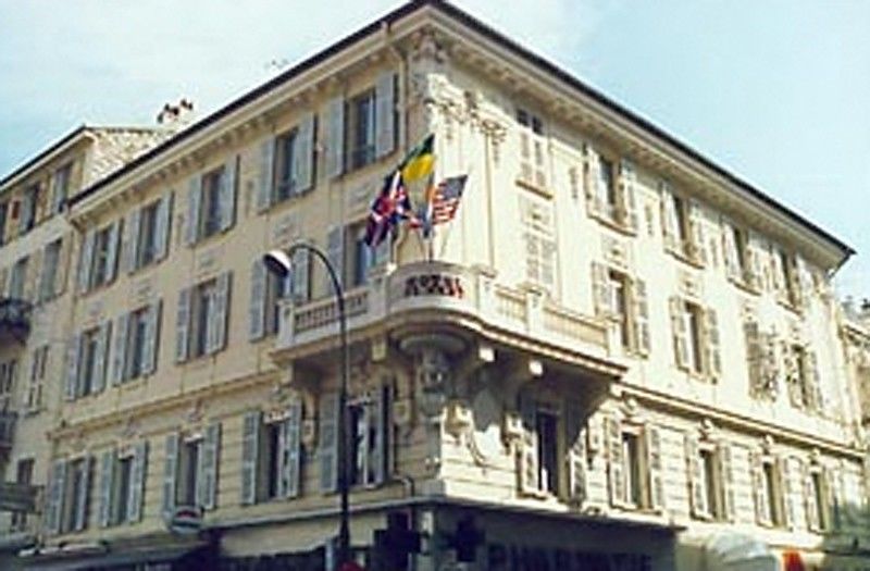 Le Seize, Centre