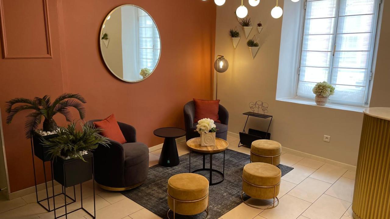 Le Seize, Centre Hotel